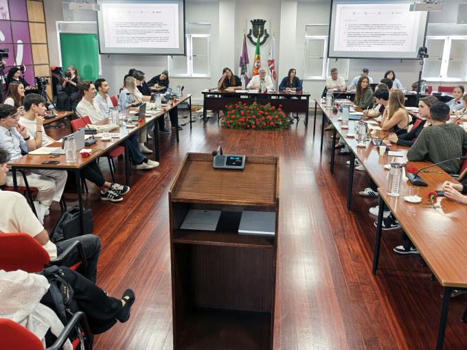 ASSEMBLEIA MUNICIPAL JOVEM DE LOULÉ APROVA SEIS PROPOSTAS PARA APOIAR JOVENS NEET