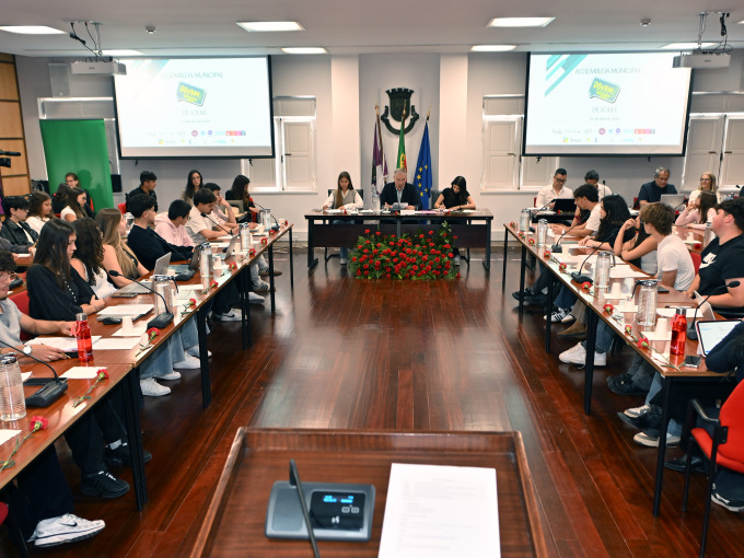 ALUNOS DO CONCELHO DE LOULÉ LEVARAM PREOCUPAÇÕES À ASSEMBLEIA MUNICIPAL JOVEM