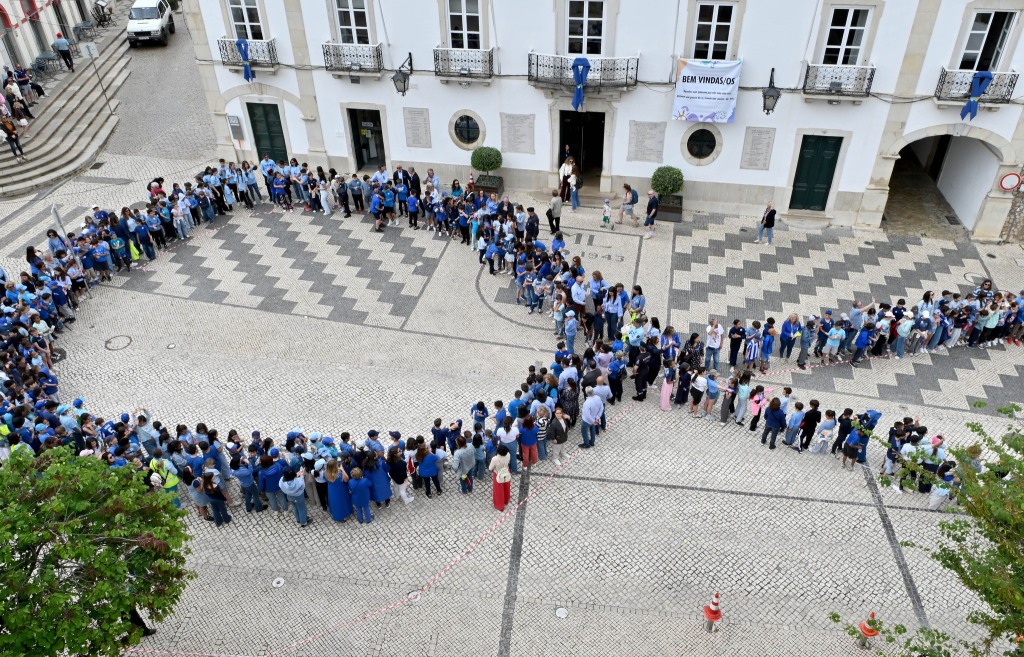 A Assembleia Municipal de Loulé, associou-se hoje à Câmara Municipal de Loulé na iniciativa marcante promovida pela Comissão de Proteção de Crianças e Jovens (CPCJ) de Loulé.